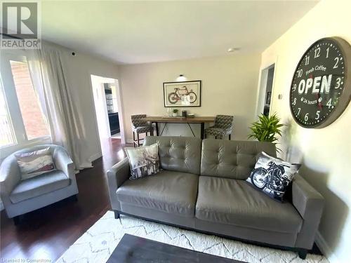 139 Elliott Street Unit# Upper, Cambridge, ON - Indoor Photo Showing Living Room