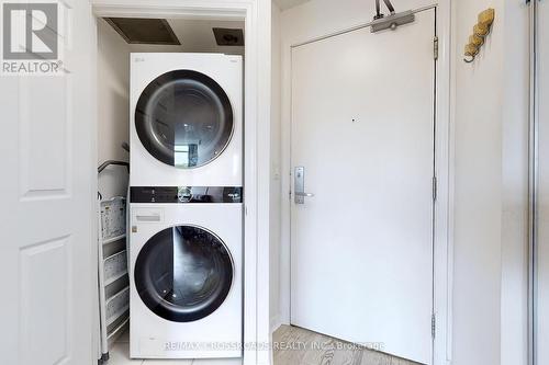 Ph111 - 18 Valley Woods Road, Toronto (Parkwoods-Donalda), ON - Indoor Photo Showing Laundry Room