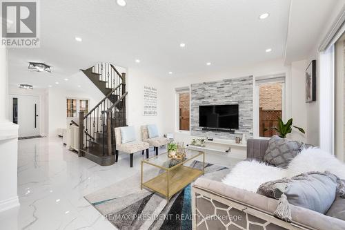 35 Arabia Gate, Brampton (Sandringham-Wellington), ON - Indoor Photo Showing Living Room