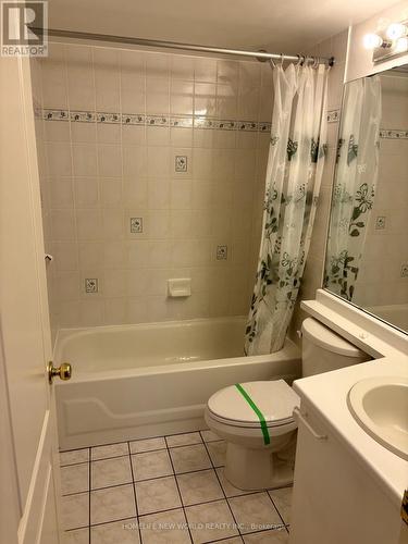 C1 - 108 Finch Avenue W, Toronto, ON - Indoor Photo Showing Bathroom