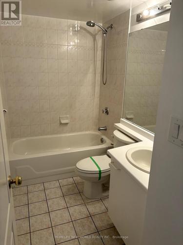 C1 - 108 Finch Avenue W, Toronto, ON - Indoor Photo Showing Bathroom