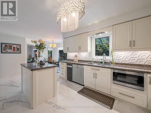 53 Highgrove Crescent, Richmond Hill, ON - Indoor Photo Showing Kitchen With Double Sink