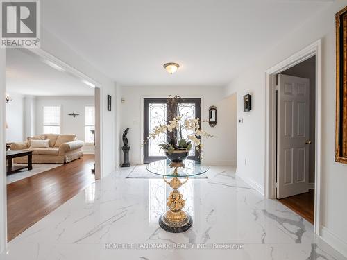 53 Highgrove Crescent, Richmond Hill, ON - Indoor Photo Showing Living Room