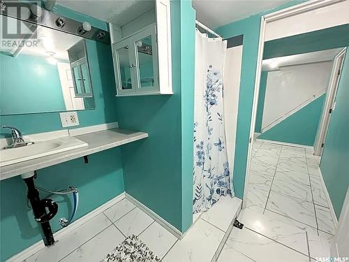 361 18Th Street W, Prince Albert, SK - Indoor Photo Showing Bathroom