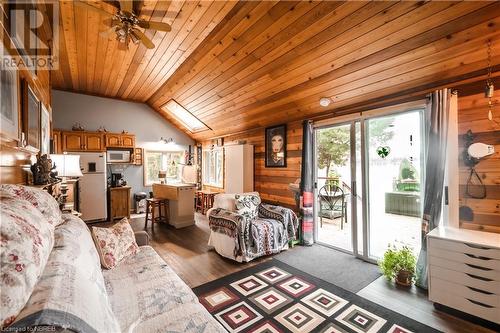 2261 Peninsula Road, North Bay, ON - Indoor Photo Showing Living Room