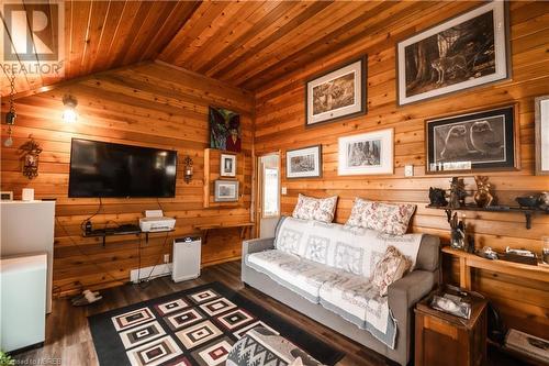 2261 Peninsula Road, North Bay, ON - Indoor Photo Showing Living Room