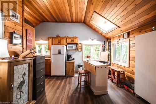 2261 Peninsula Road, North Bay, ON - Indoor Photo Showing Kitchen