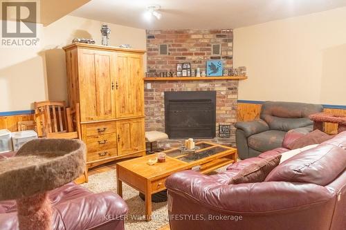 21 Dudley Crescent, London, ON - Indoor Photo Showing Living Room With Fireplace