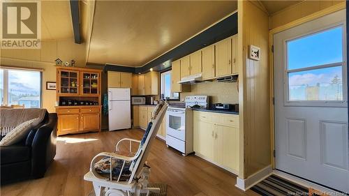 107 Rue De La Mer, Val-Comeau, NB - Indoor Photo Showing Kitchen