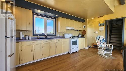 107 Rue De La Mer, Val-Comeau, NB - Indoor Photo Showing Kitchen