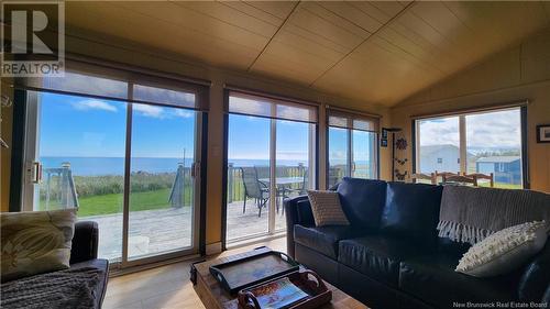 107 Rue De La Mer, Val-Comeau, NB - Indoor Photo Showing Living Room