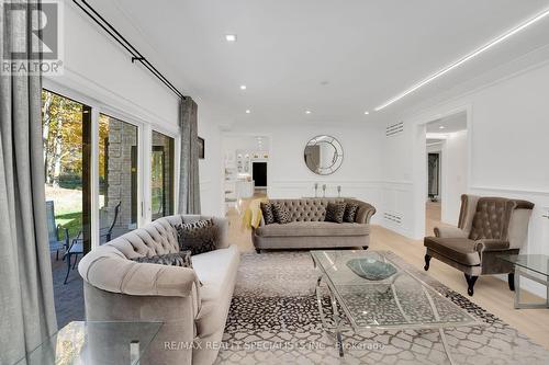 62 Silver Fox Place, Vaughan, ON - Indoor Photo Showing Living Room