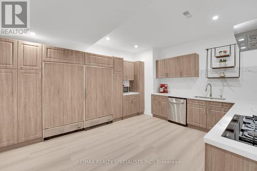 62 Silver Fox Place, Vaughan, ON - Indoor Photo Showing Kitchen With Double Sink