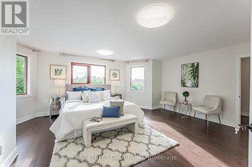 49 Topham Crescent, Richmond Hill, ON - Indoor Photo Showing Bedroom