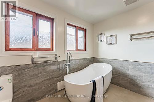 49 Topham Crescent, Richmond Hill, ON - Indoor Photo Showing Bathroom