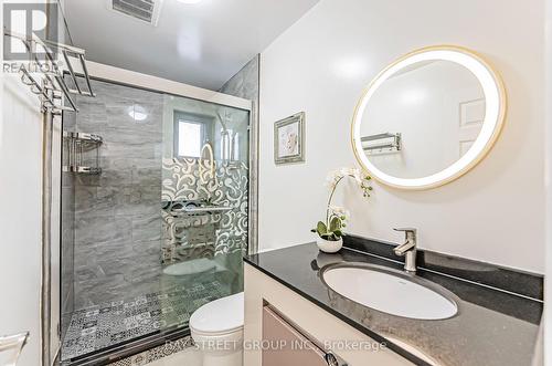 49 Topham Crescent, Richmond Hill, ON - Indoor Photo Showing Bathroom