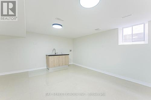 49 Topham Crescent, Richmond Hill, ON - Indoor Photo Showing Other Room