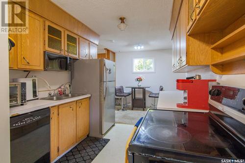 414 T Avenue N, Saskatoon, SK - Indoor Photo Showing Kitchen With Double Sink