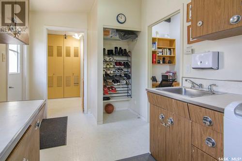 414 T Avenue N, Saskatoon, SK - Indoor Photo Showing Kitchen