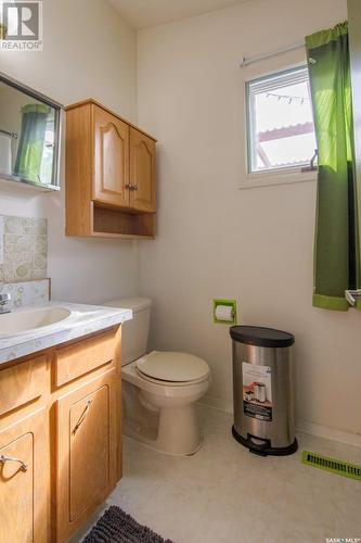 414 T Avenue N, Saskatoon, SK - Indoor Photo Showing Bathroom