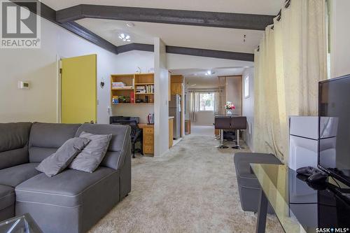 414 T Avenue N, Saskatoon, SK - Indoor Photo Showing Living Room