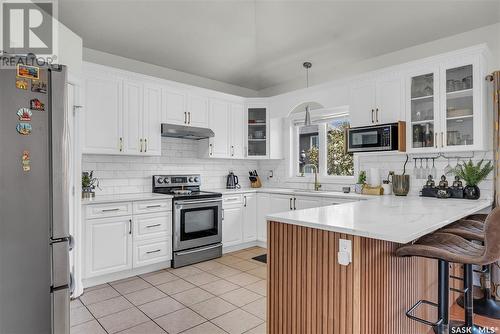 115 Zimmer Crescent, Saskatoon, SK - Indoor Photo Showing Kitchen With Upgraded Kitchen