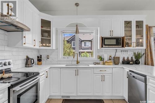 115 Zimmer Crescent, Saskatoon, SK - Indoor Photo Showing Kitchen With Upgraded Kitchen