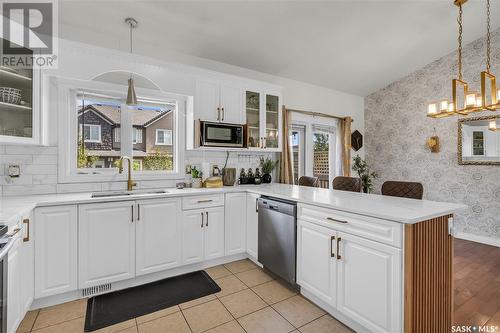 115 Zimmer Crescent, Saskatoon, SK - Indoor Photo Showing Kitchen