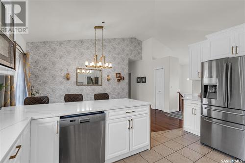 115 Zimmer Crescent, Saskatoon, SK - Indoor Photo Showing Kitchen