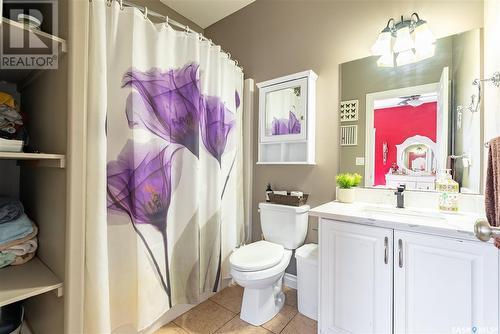 115 Zimmer Crescent, Saskatoon, SK - Indoor Photo Showing Bathroom