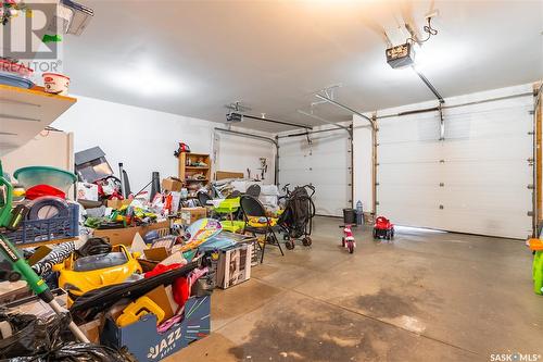 115 Zimmer Crescent, Saskatoon, SK - Indoor Photo Showing Garage