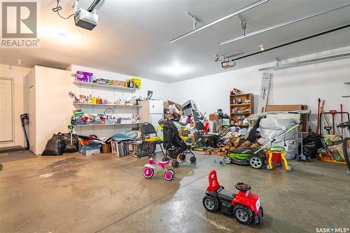 115 Zimmer Crescent, Saskatoon, SK - Indoor Photo Showing Garage