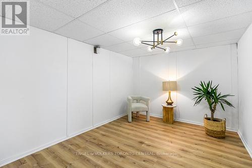 300 2Nd Avenue E, Owen Sound, ON - Indoor Photo Showing Other Room