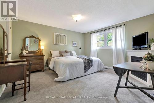 30 Pimlico Drive, Hamilton (Dundas), ON - Indoor Photo Showing Bedroom