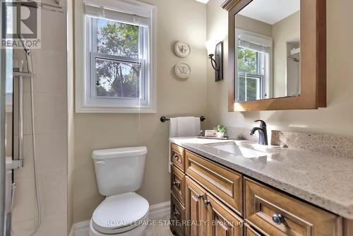 30 Pimlico Drive, Hamilton (Dundas), ON - Indoor Photo Showing Bathroom