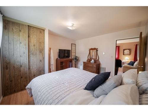 3295 Porto Rico Road, Moyie, BC - Indoor Photo Showing Bedroom