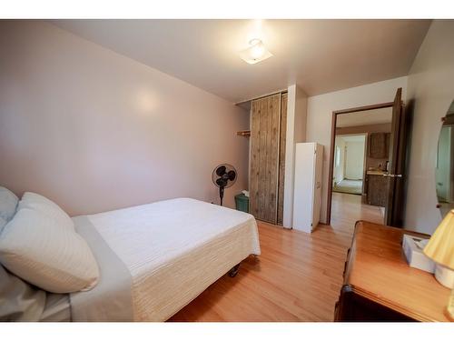 3295 Porto Rico Road, Moyie, BC - Indoor Photo Showing Bedroom