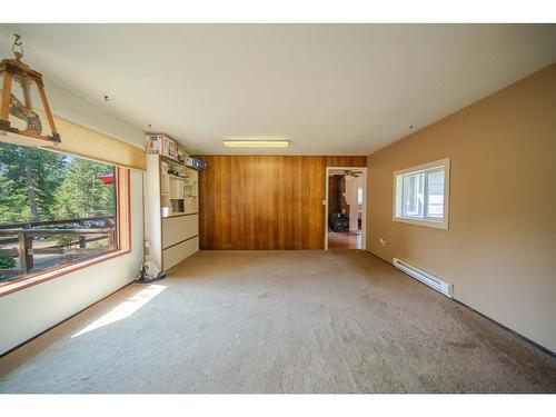 3295 Porto Rico Road, Moyie, BC - Indoor Photo Showing Other Room