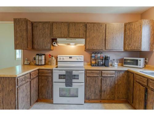 3295 Porto Rico Road, Moyie, BC - Indoor Photo Showing Kitchen