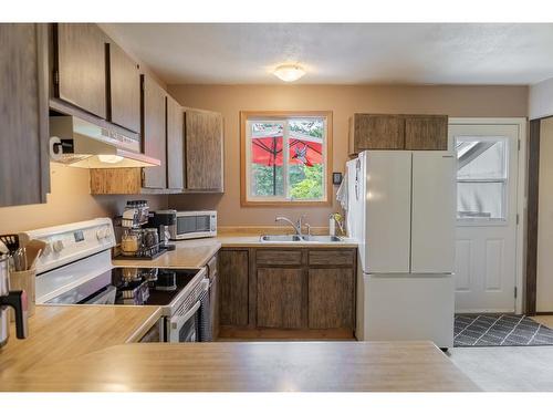 3295 Porto Rico Road, Moyie, BC - Indoor Photo Showing Kitchen With Double Sink