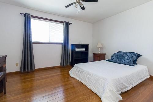 31 Ridley Drive, Hamilton, ON - Indoor Photo Showing Bedroom