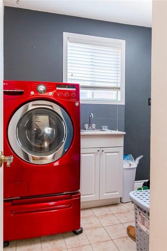 31 Ridley Drive, Hamilton, ON - Indoor Photo Showing Laundry Room