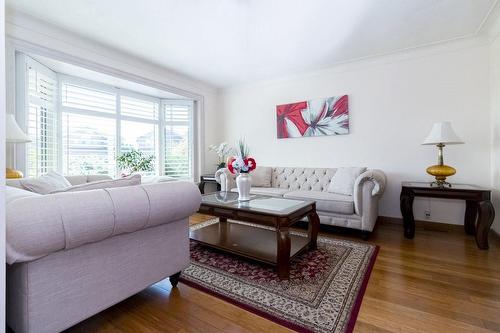 31 Ridley Drive, Hamilton, ON - Indoor Photo Showing Living Room