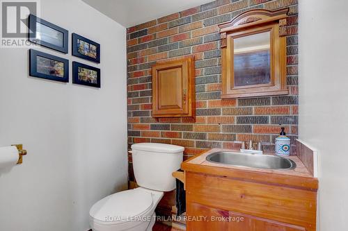 Bathroom - Back Entry Main - 4465 Imperial Road, Aylmer, ON - Indoor Photo Showing Bathroom