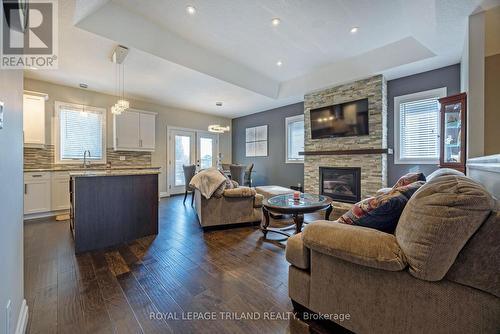 37 - 9 Dausett Drive, Middlesex Centre (Komoka), ON - Indoor Photo Showing Living Room With Fireplace