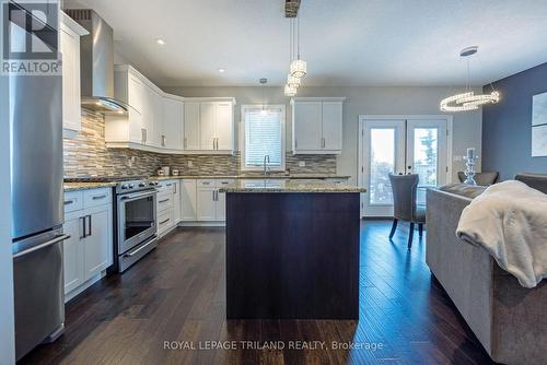 37 - 9 Dausett Drive, Middlesex Centre (Komoka), ON - Indoor Photo Showing Kitchen With Upgraded Kitchen