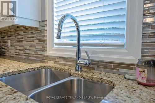 37 - 9 Dausett Drive, Middlesex Centre (Komoka), ON - Indoor Photo Showing Kitchen With Double Sink