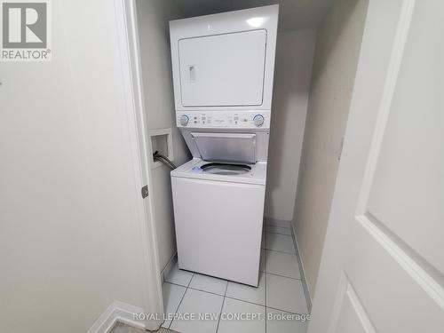 1501 - 1070 Sheppard Avenue W, Toronto (York University Heights), ON - Indoor Photo Showing Laundry Room