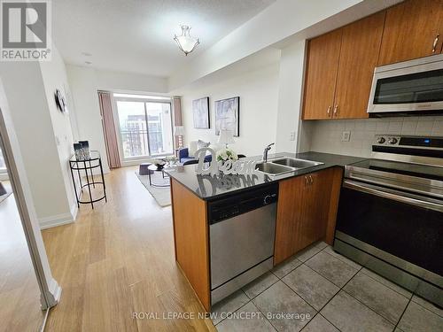 1501 - 1070 Sheppard Avenue W, Toronto (York University Heights), ON - Indoor Photo Showing Kitchen With Double Sink