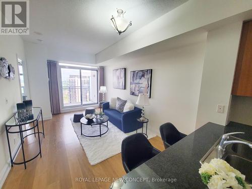 1501 - 1070 Sheppard Avenue W, Toronto (York University Heights), ON - Indoor Photo Showing Living Room